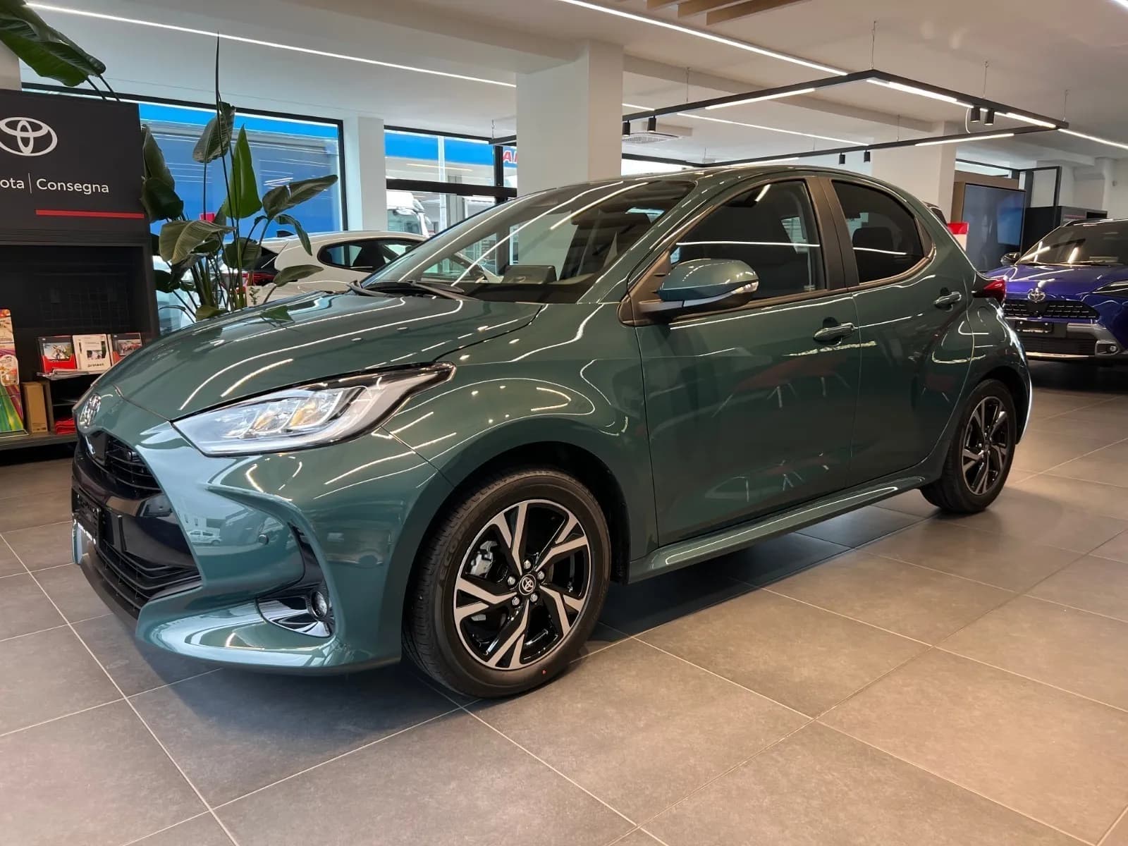 TOYOTA Yaris Hybrid